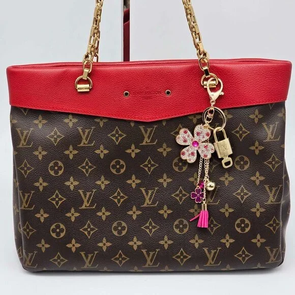 Louis Vuitton Authentic Gold Lock 🔒 Unbranded Flower Keychain Charm for Bags