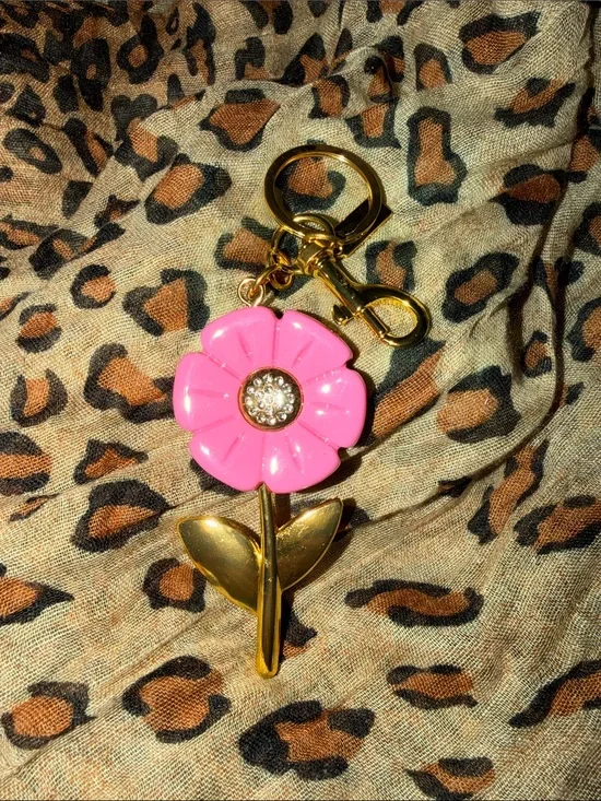 3/$15 🌸 Pink Flower Gold-Tone Keychain Charm - For purse or backpack