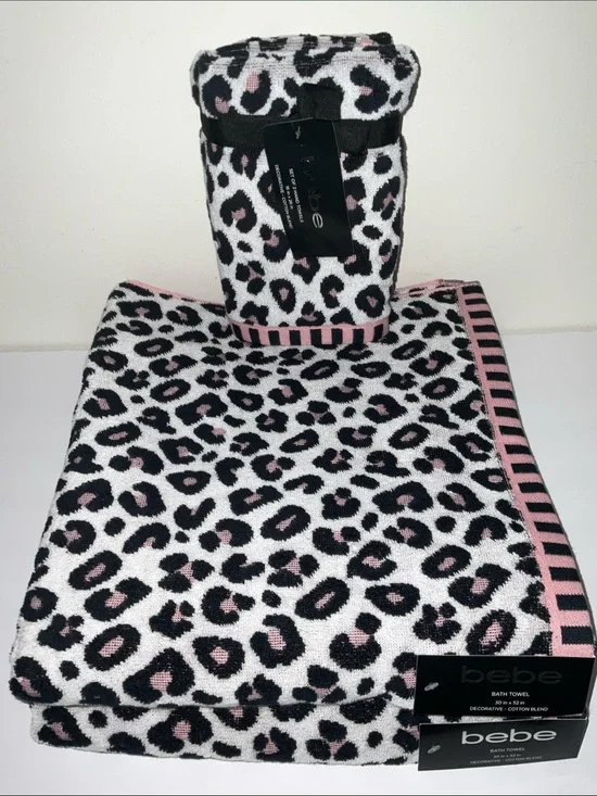 BEBE WHITE BLACK LEOPARD PRINT PINK HEM 4pc. 2 BATH 2 HAND TOWEL SET NWT