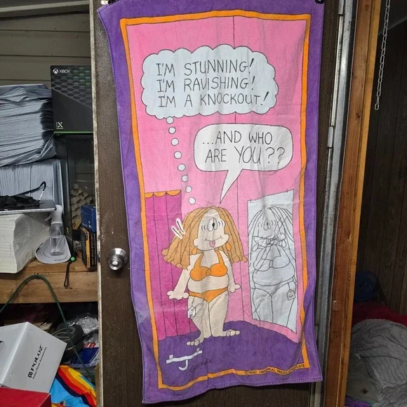 1990 Universal Press Syndicate Towel I'M Stunning! Mirror Used Cathy Guisewite