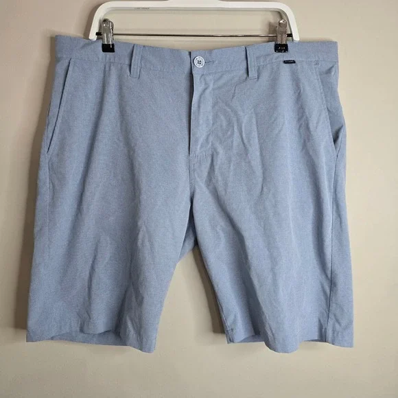 TravisMathew Mens Golf Shorts Light Blue Textured Stretch Size 40 Flat Front