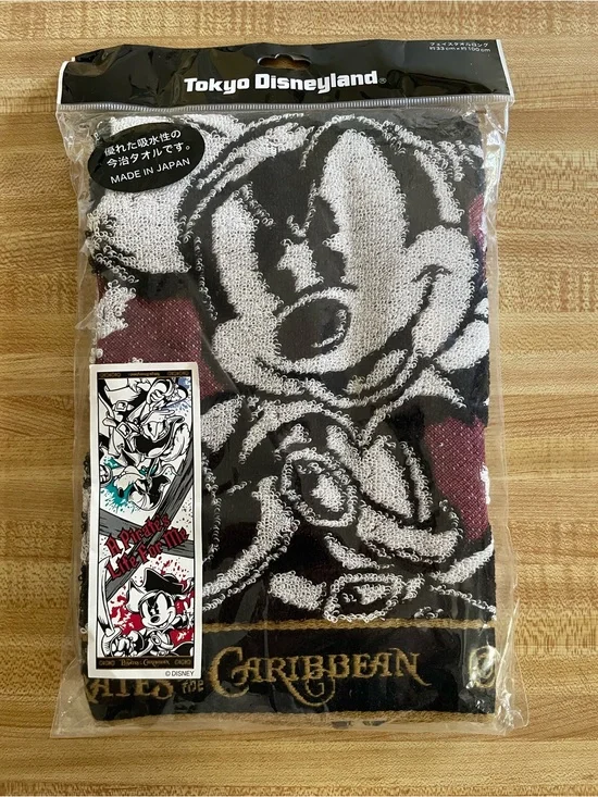 Disney Tokyo Disneyland Black White Maroon Mickey Pirate Bath Towel