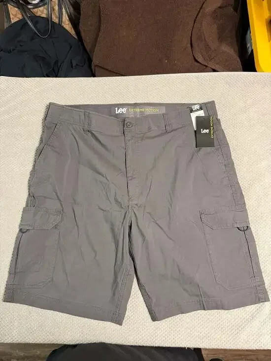 Lee Men's Extreme Motion Cargo Shorts in Anthracite, Size 42