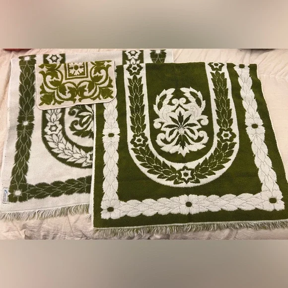 Vintage FIELDCREST MCM sculpted bath towels green white
