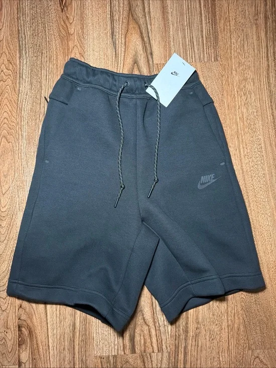 Nike Tech Fleece Black Shorts IM0693-010 Men's Size XS NWT