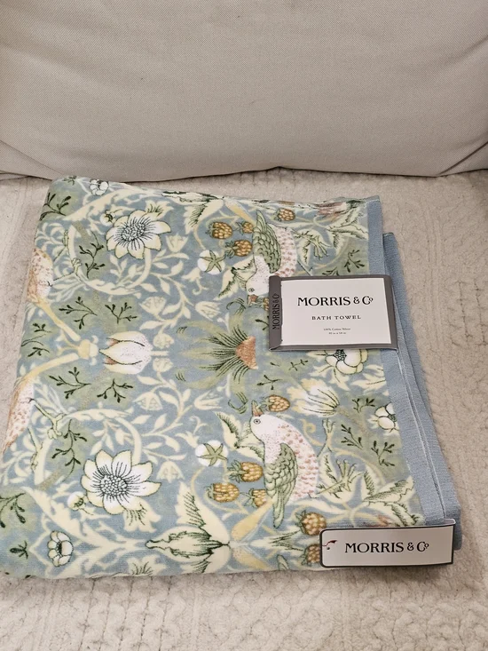 Morris & Co Floral Bird Bath Towel strawberry thief  30x54