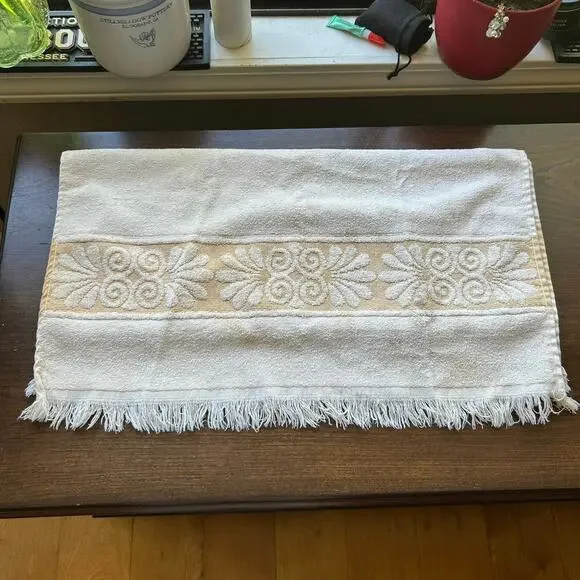 Vintage Cannon Monticello bath towel cream gold floral design fringe
