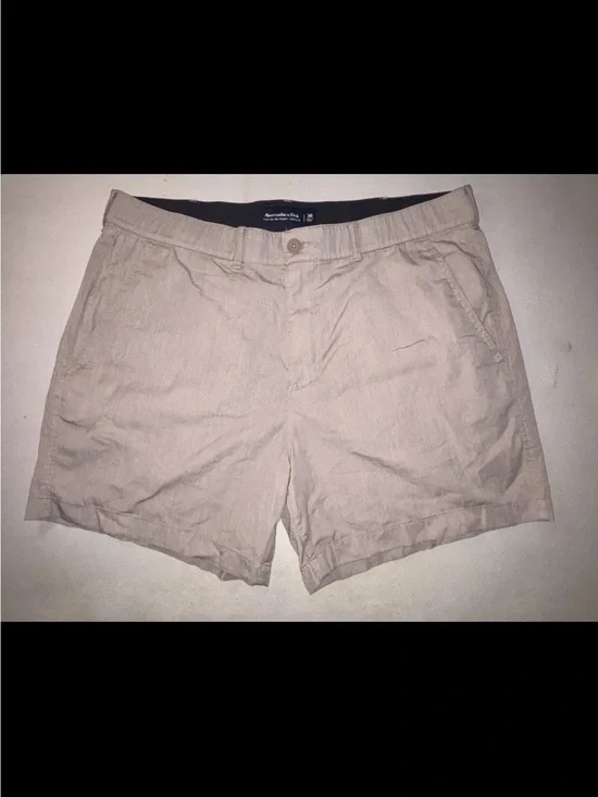 Abercrombie & Fitch Men’s Stretch All Day Shorts Khaki Size 36 7” Inseam Preppy