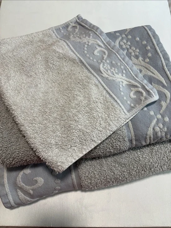 Cologne and Cotton Jacquard Decorative Bath Towels