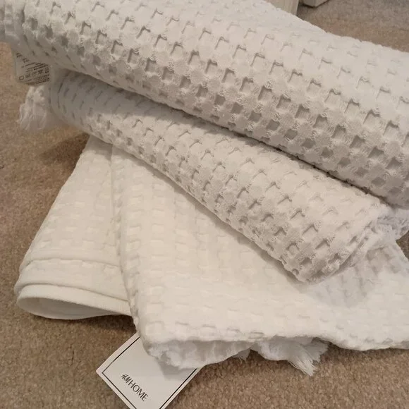 ✨H&M✨ Waffled White Bath Towel Set of 4