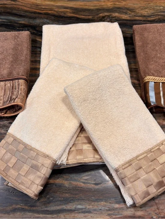 Neutral Beige Bathroom Towel Set with Woven Trim