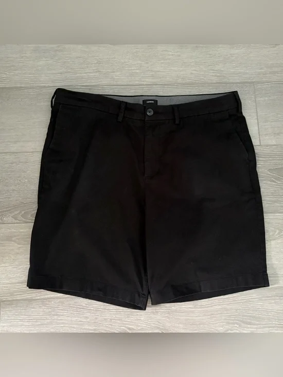Express Black Flat-Front Men's Chino Shorts. Men size 36