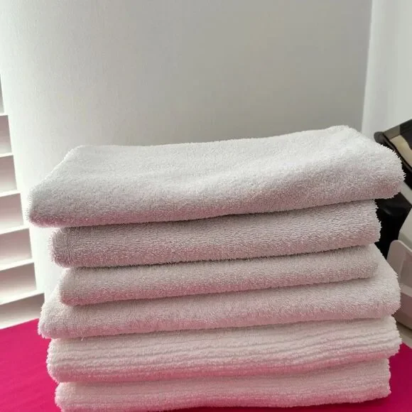 LOT of 6 White Bath Towels