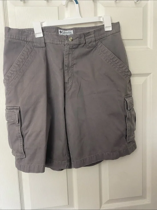 Columbia Men’s Gray Cargo Shorts - Classic Utility Style