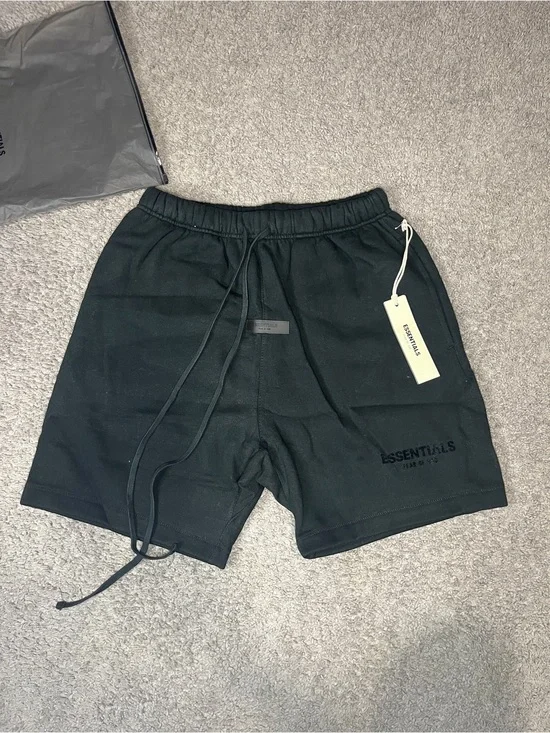 Fear of God Essentials Sweat Shorts – Medium