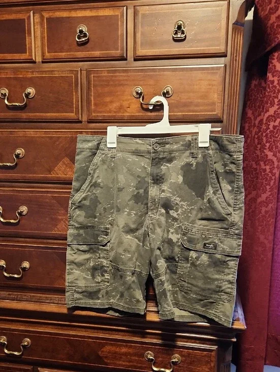 Wrangler Men's Olive Green Camo Cargo Shorts