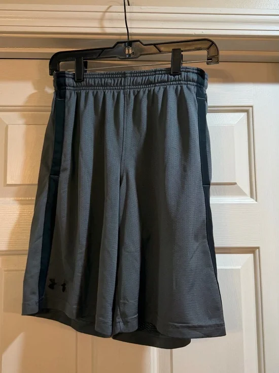 Under Armour Men's Gray Athletic Training Shorts with Black Side Panels