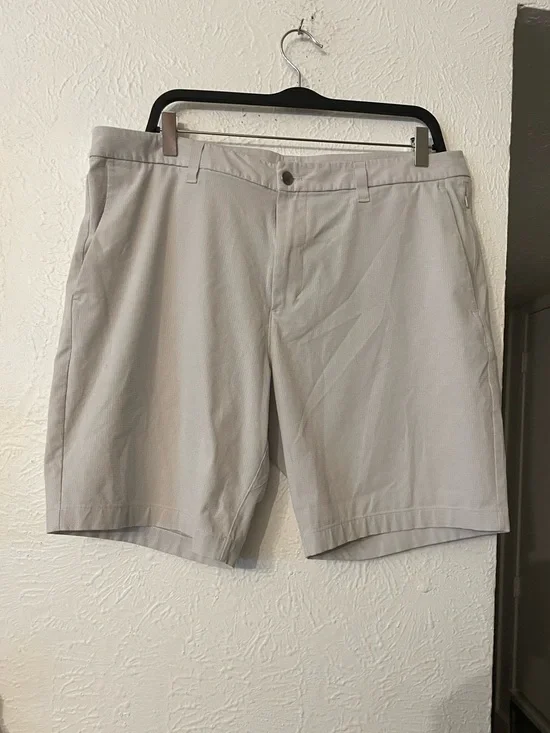 lululemon athletica Men's Light Gray Athletic Shorts