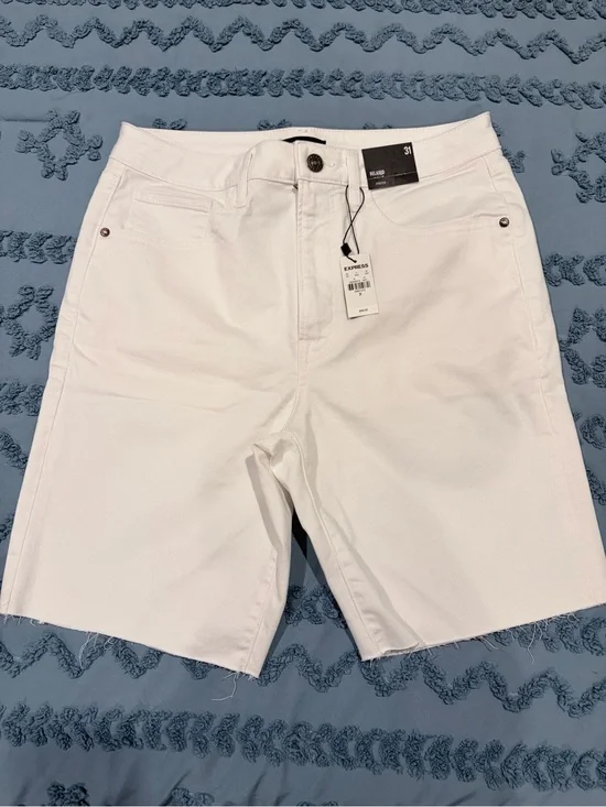 Express Men’s White Relaxed Stretch Denim Shorts Size 31 NWT