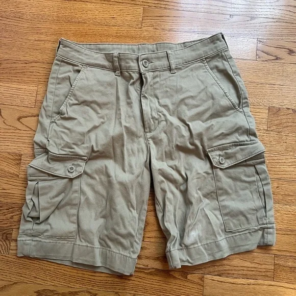 St. John's Bay Men’s Khaki Tan Cargo Shorts Relaxed Fit Size 32 Outdoors Hiking