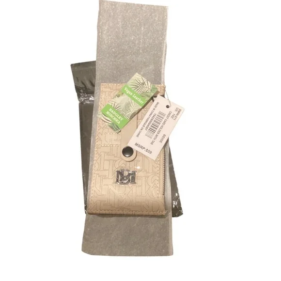 Badgley Mischka Beige Vegan Leather Credit Card Holder with Tab BMW-011‎ NWT