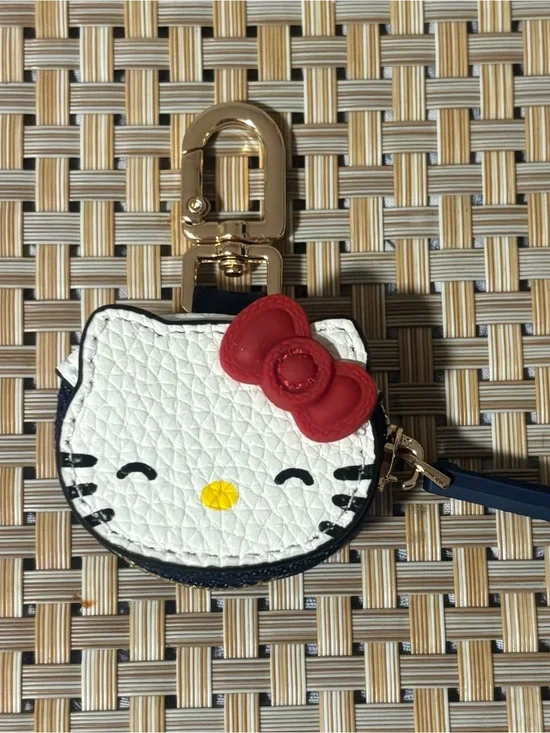 Hello Kitty White Leatherette Face Keychain coin bag with Red Bow