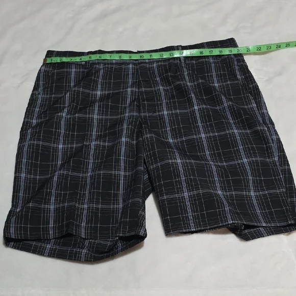 SHARK GREG NORMAN‎ Black Plaid Shorts. SIZE 38.