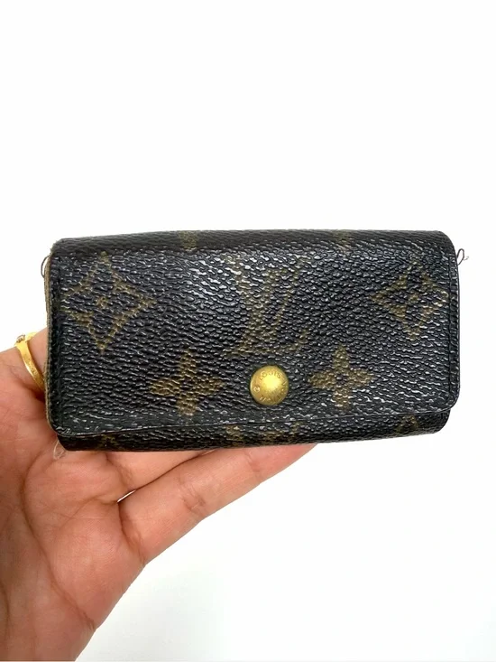 Authentic Louis Vuitton Monogram 4 Key Holder Case