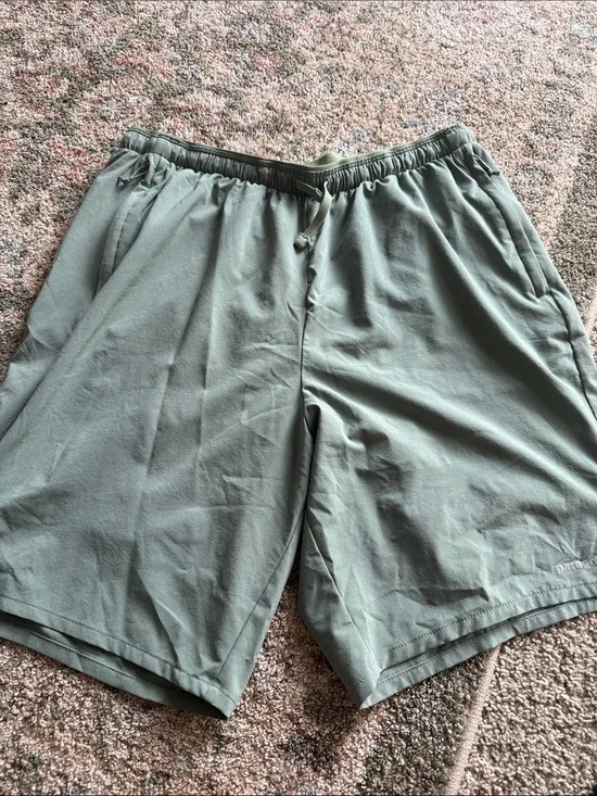Patagonia Men's Sage Green Athletic Shorts lined size M