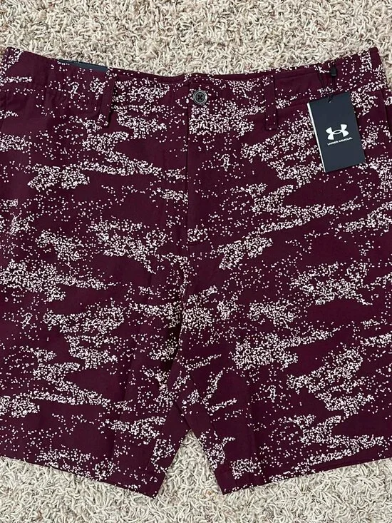 Under Armour Men’s Golf Printed Athletic Shorts Burgundy, Size 38 (New)