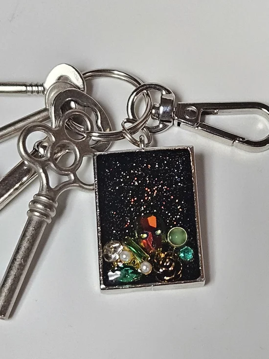 Gothic Skull Black Glitter Resin Keychain