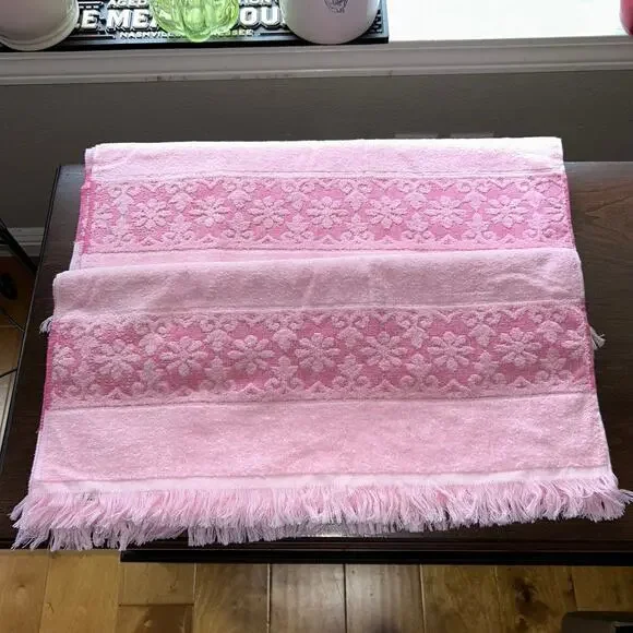 NWT 2 vintage pink JCPenny bath towels floral pattern fringed edges