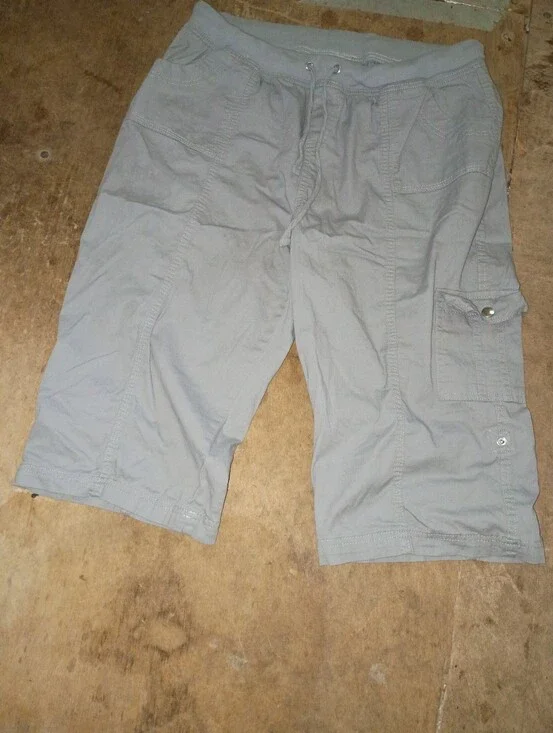 Hastings & Smith Roll Tab Hem Twill Cargo Capris Size 14