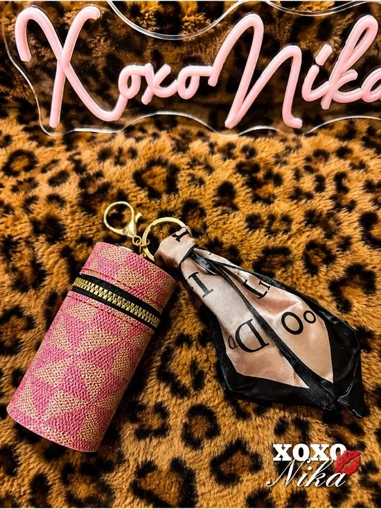 Cylinder Keychain Holder with Scarf
