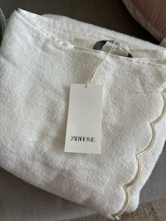 Zara Home White Scalloped Edge Bath Towel