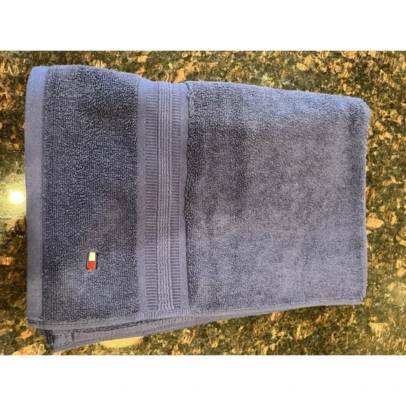 Tommy Hilfiger Navy Blue Bath Towel 100% Cotton 30 In X 54in
