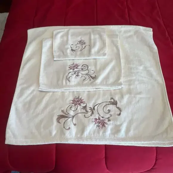 Croscill Home 3-Piece Embroidered Floral Scroll Towel Set - White, Mauve & Tan