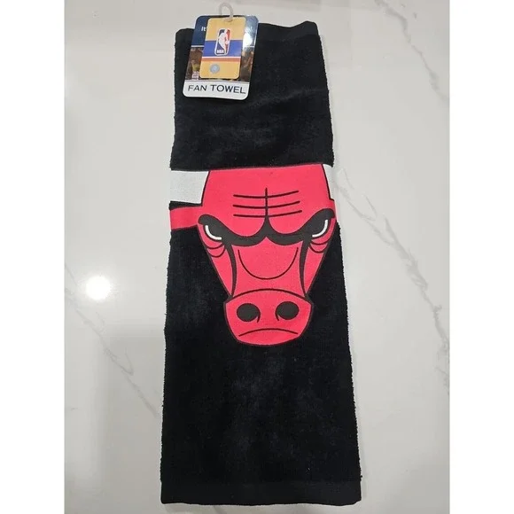NWT Chicago Bulls McArthur Sports Fan Towel Free Shipping 
