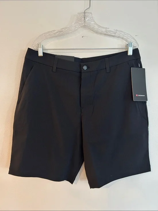 Lululemon Athletica Men’s Black Flat-Front Performance Shorts 34
