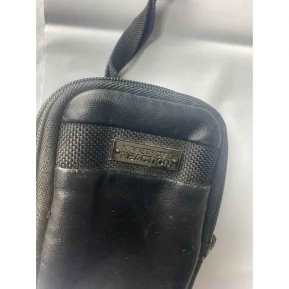 Kenneth Cole Reaction Black Leather Mini Crossbody Shoulder‎ Bag Purse