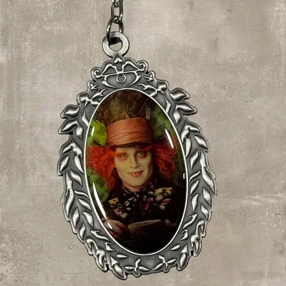 Disney Alice in Wonderland Mad Hatter Portrait Keychain Gothic Fantasy 2.6