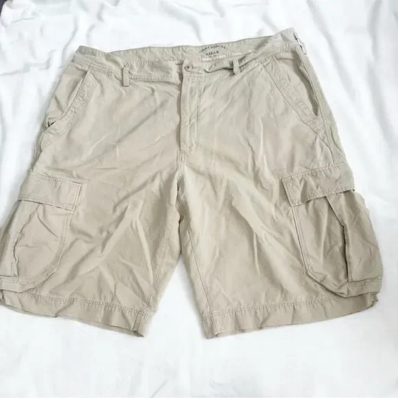 Tommy Bahama relax Men's Khaki Cargo Shorts size 42