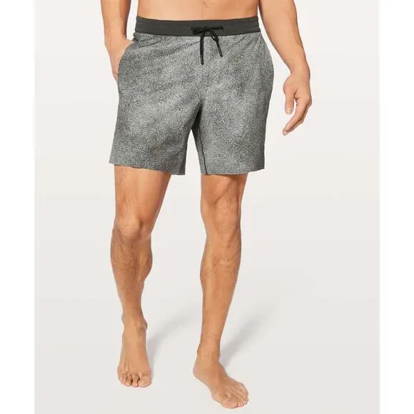 Lululemon Carbon Mist Alpine White Graphite Grey Channel Cross Shorts Mens Large