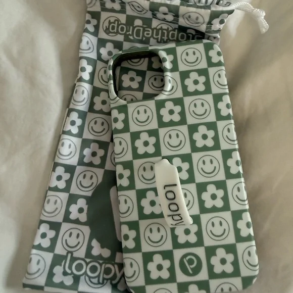 Loopy Case Green and White Smiley Flower Phone Case with Loopy Grip
