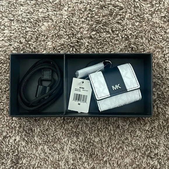 Michael Kors Gifting Expendable EARBUD Case MK Bright White