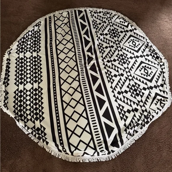 Geometric Round Beach Towel - Black & White Fringe