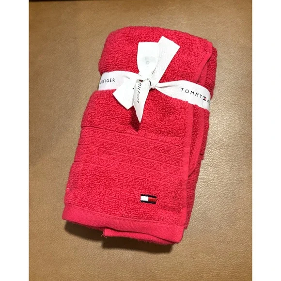 NWT Tommy Hilfiger 2 Piece Hand Towels Absorbent Cotton Pink Twist 16in X 30in