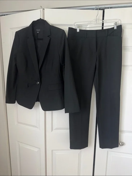 Ann Taylor Black Women's Blazer and Pants Suit Jacket (size 10) Pants (size 6)