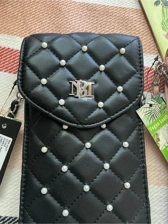 NWT Badgley Mischka Pearls Strap Phone Case with Diamond Quilting and Pearls