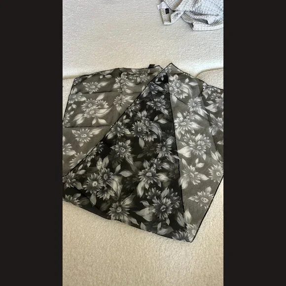 Women's floral black scarf‎
